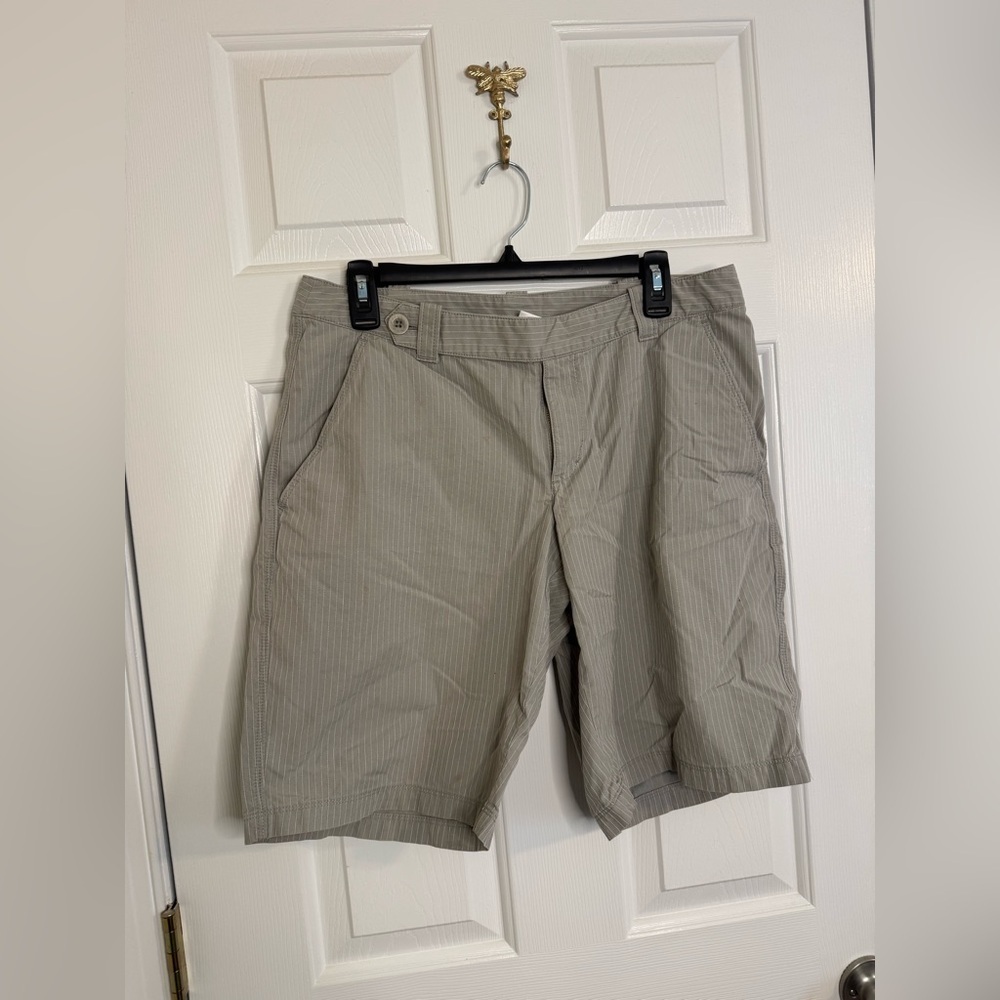 North Face shorts size 12 Bermuda grey white